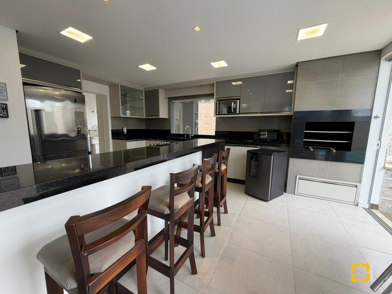 Casa com 292m², 4 quartos (sendo 1 suíte), 3 garagens, no bairro Pedra Branca em Palhoça