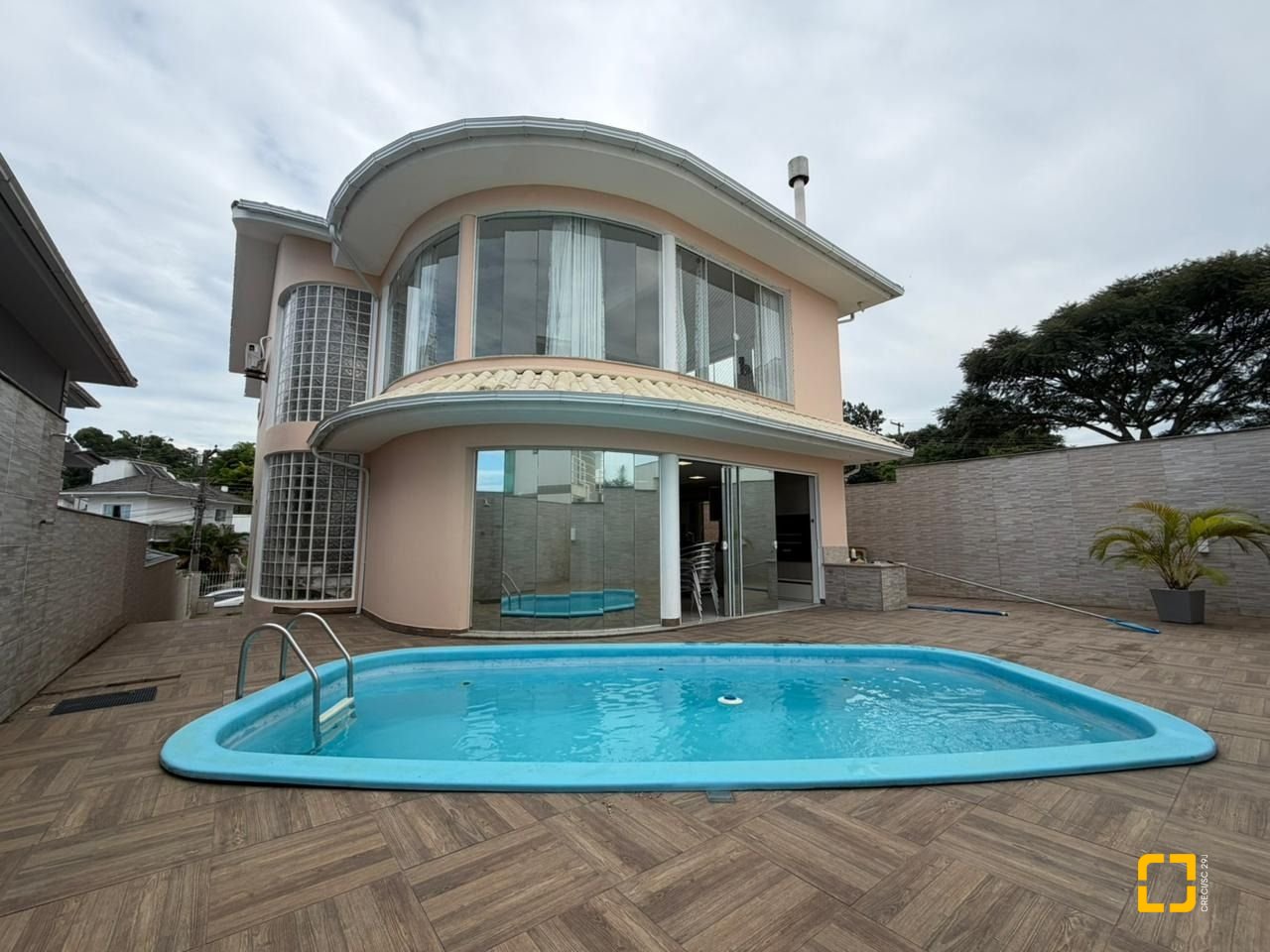 Casa com 292m², 4 quartos (sendo 1 suíte), 3 garagens, no bairro Pedra Branca em Palhoça