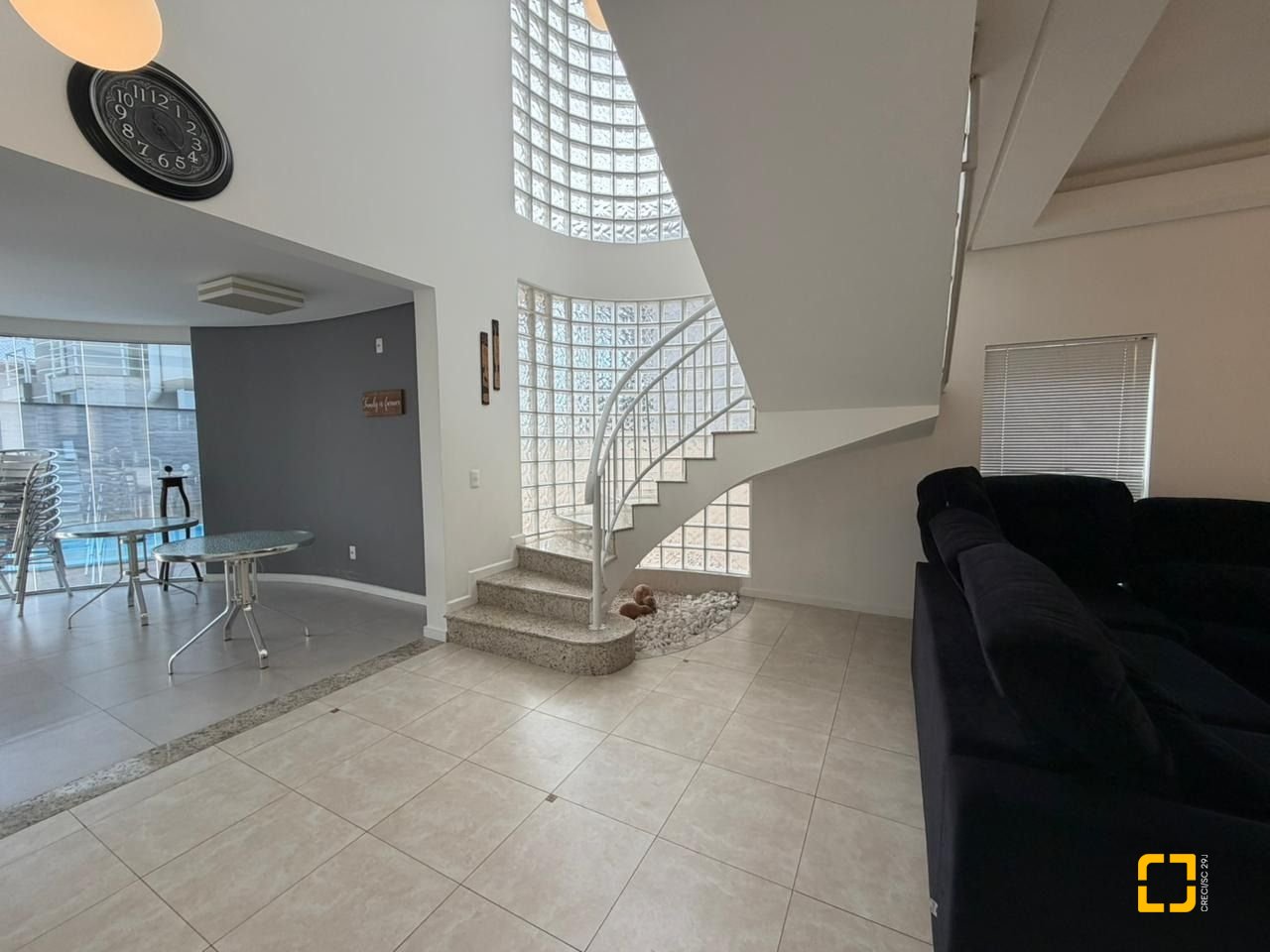 Casa com 292m², 4 quartos (sendo 1 suíte), 3 garagens, no bairro Pedra Branca em Palhoça