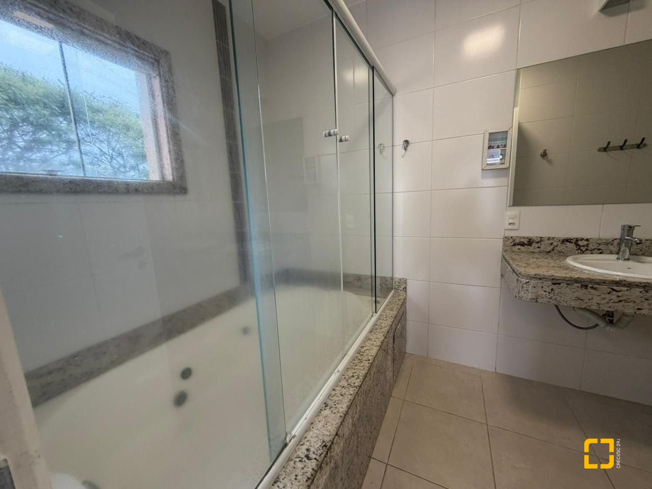 Casa com 292m², 4 quartos (sendo 1 suíte), 3 garagens, no bairro Pedra Branca em Palhoça