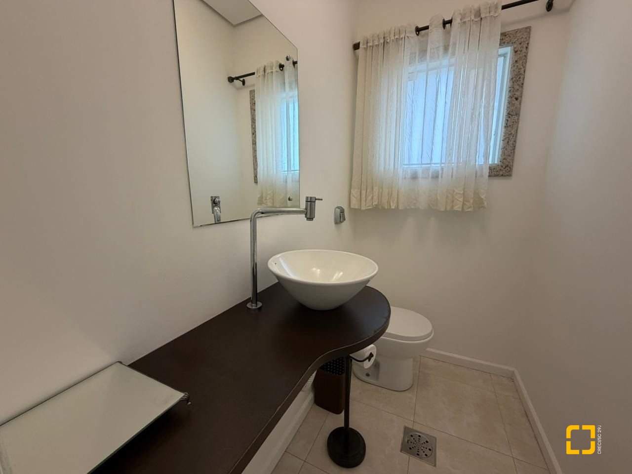 Casa com 292m², 3 quartos (sendo 1 suíte), 3 garagens, no bairro Pedra Branca em Palhoça