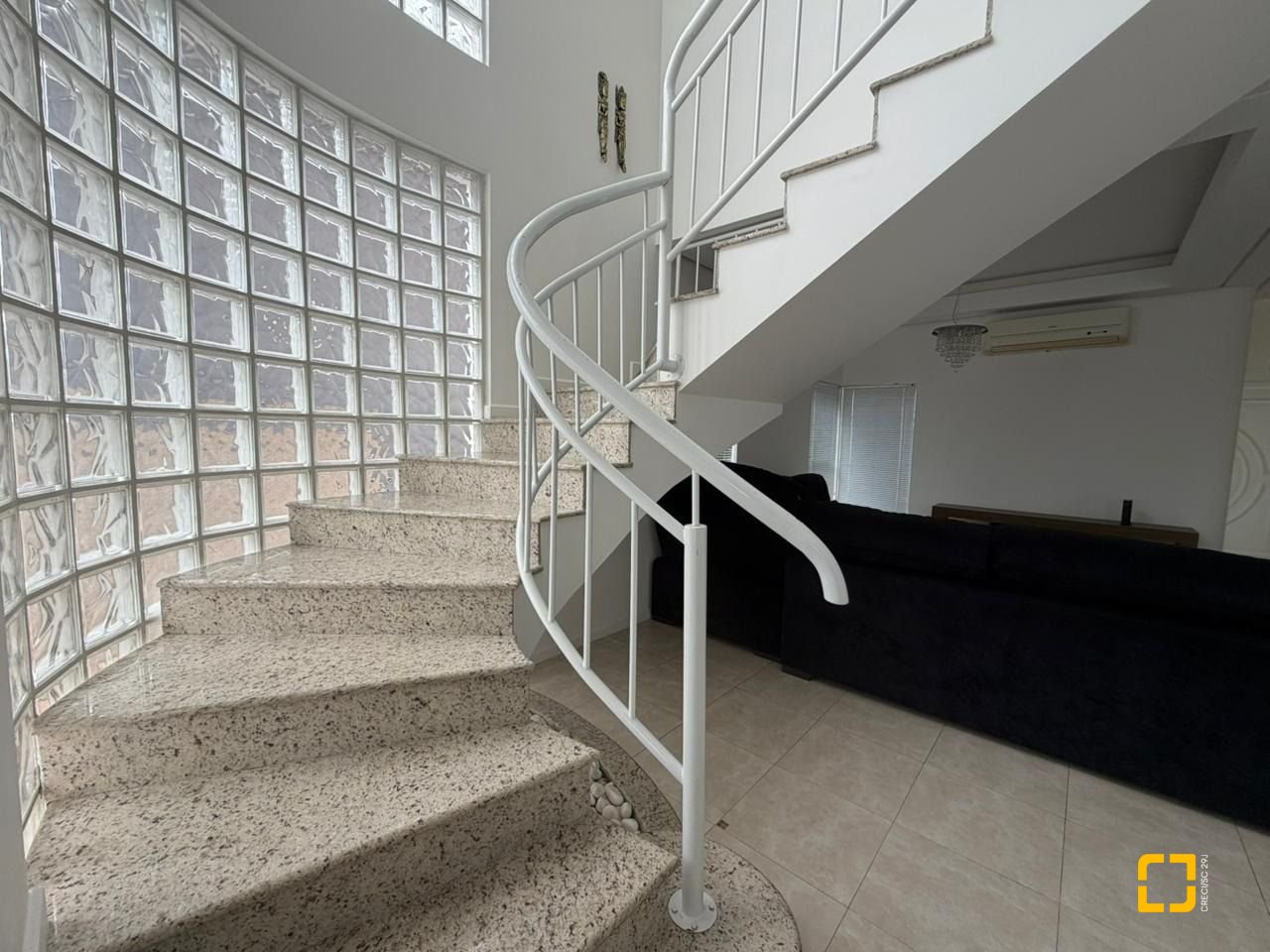 Casa com 292m², 3 quartos (sendo 1 suíte), 3 garagens, no bairro Pedra Branca em Palhoça
