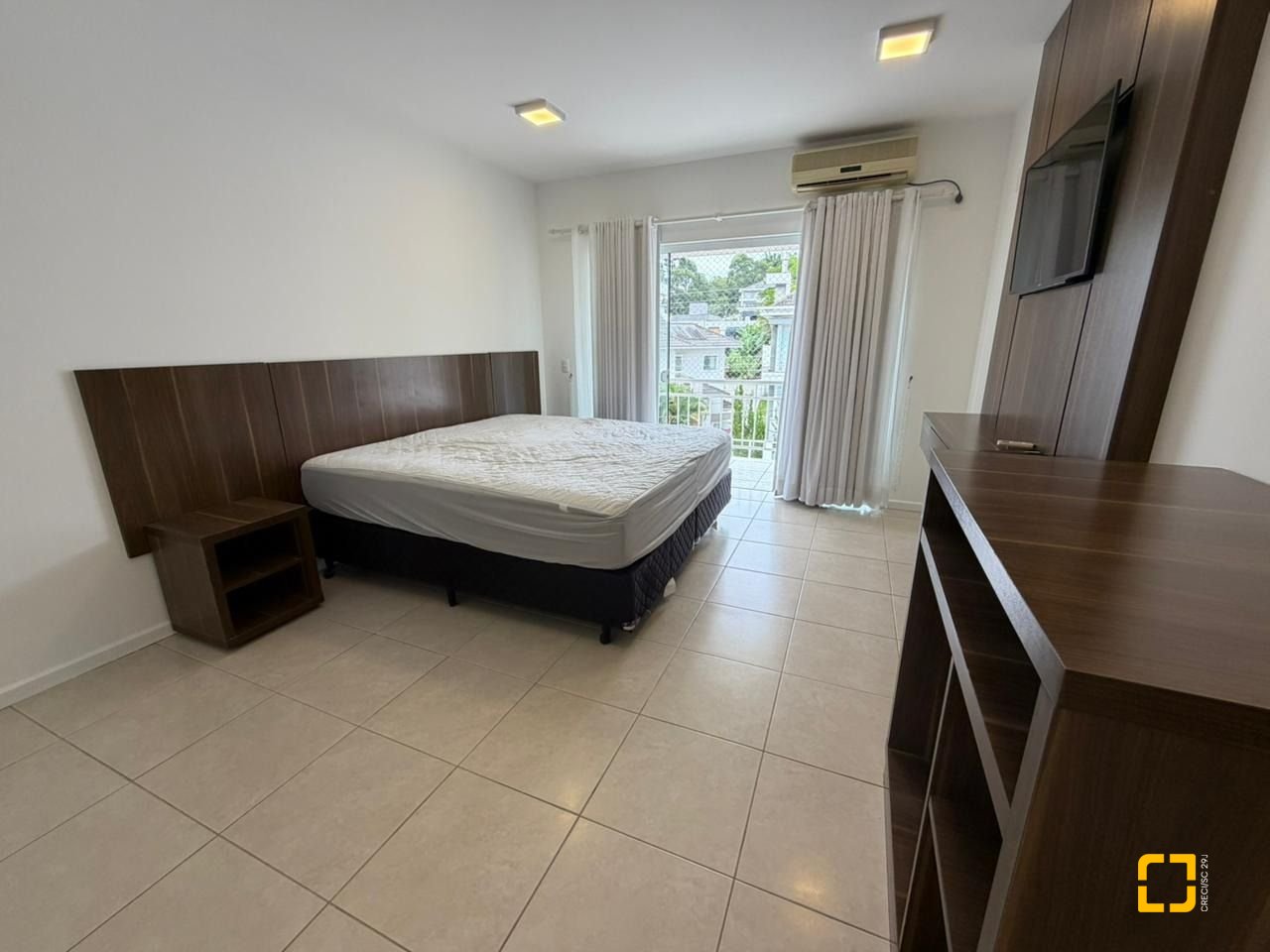 Casa com 292m², 3 quartos (sendo 1 suíte), 3 garagens, no bairro Pedra Branca em Palhoça