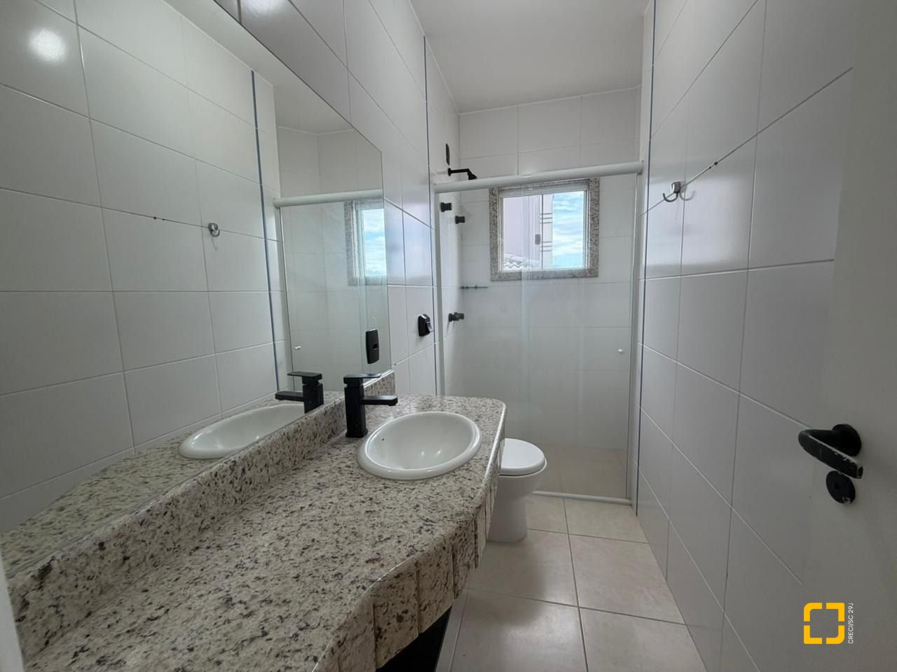 Casa com 292m², 3 quartos (sendo 1 suíte), 3 garagens, no bairro Pedra Branca em Palhoça