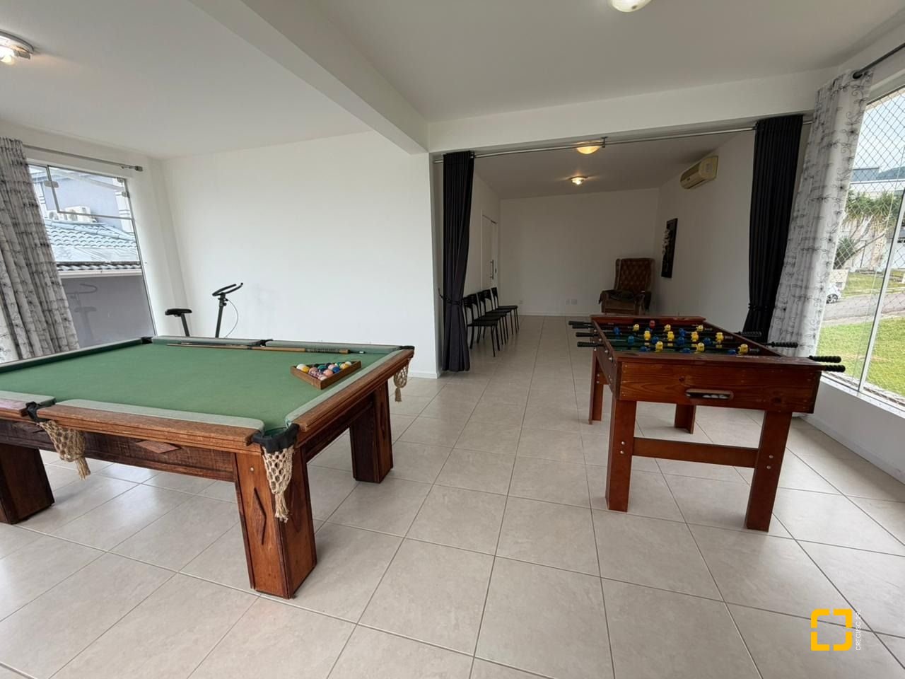 Casa com 292m², 3 quartos (sendo 1 suíte), 3 garagens, no bairro Pedra Branca em Palhoça