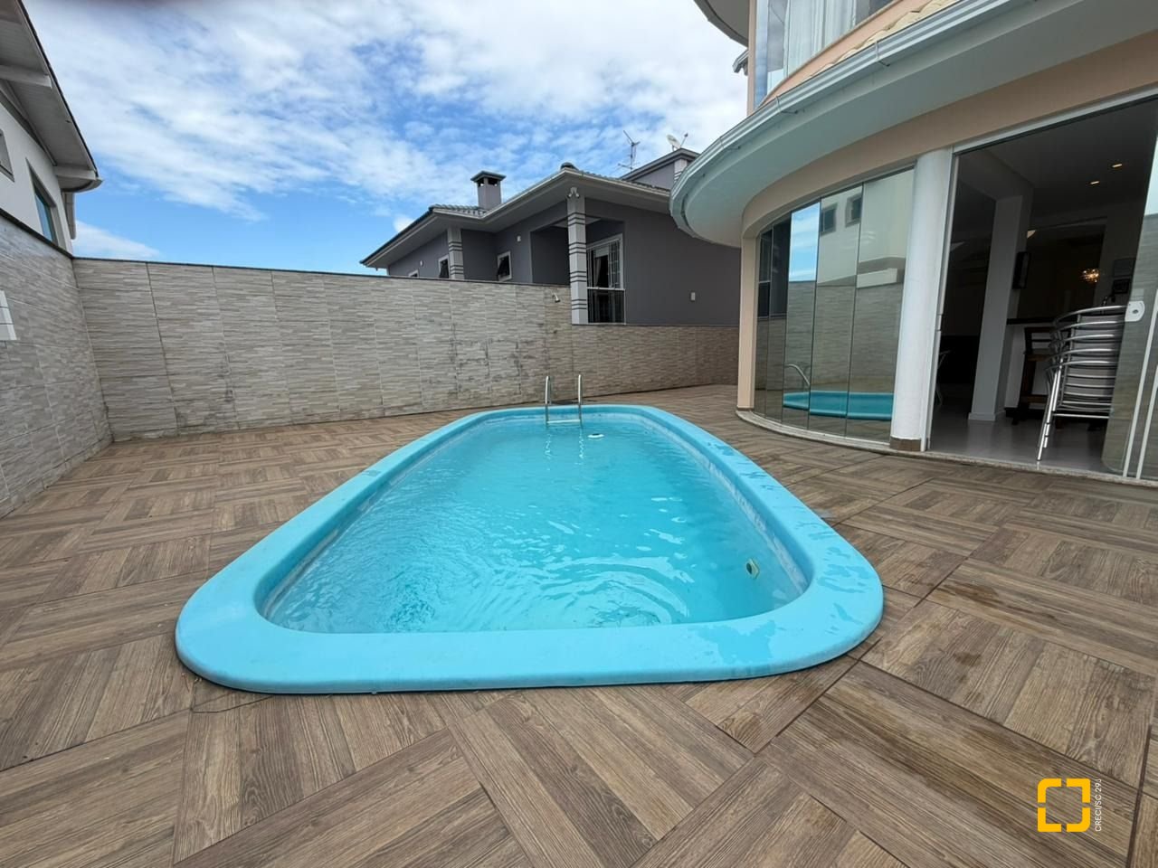 Casa com 292m², 3 quartos (sendo 1 suíte), 3 garagens, no bairro Pedra Branca em Palhoça