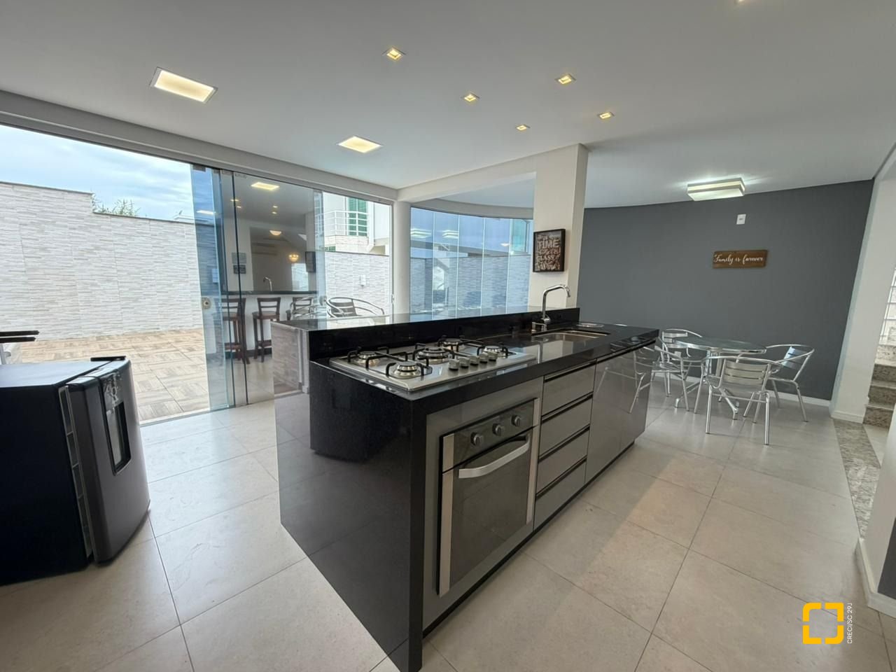 Casa com 292m², 4 quartos (sendo 1 suíte), 3 garagens, no bairro Pedra Branca em Palhoça
