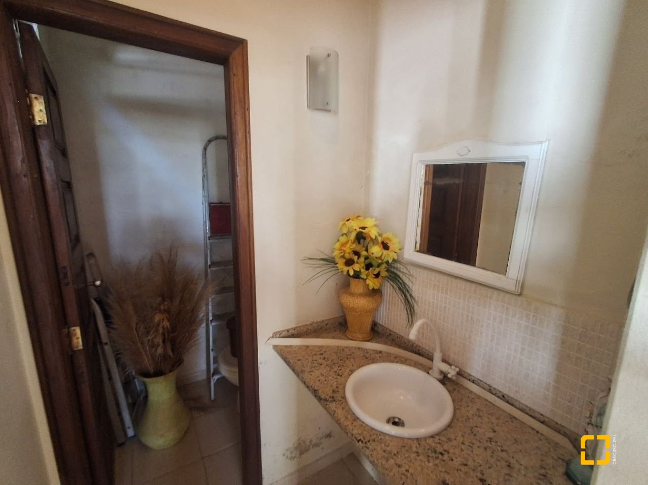 Casa com 263m², 8 quartos (sendo 3 suítes), 3 garagens, no bairro Itaguaçu em Florianópolis