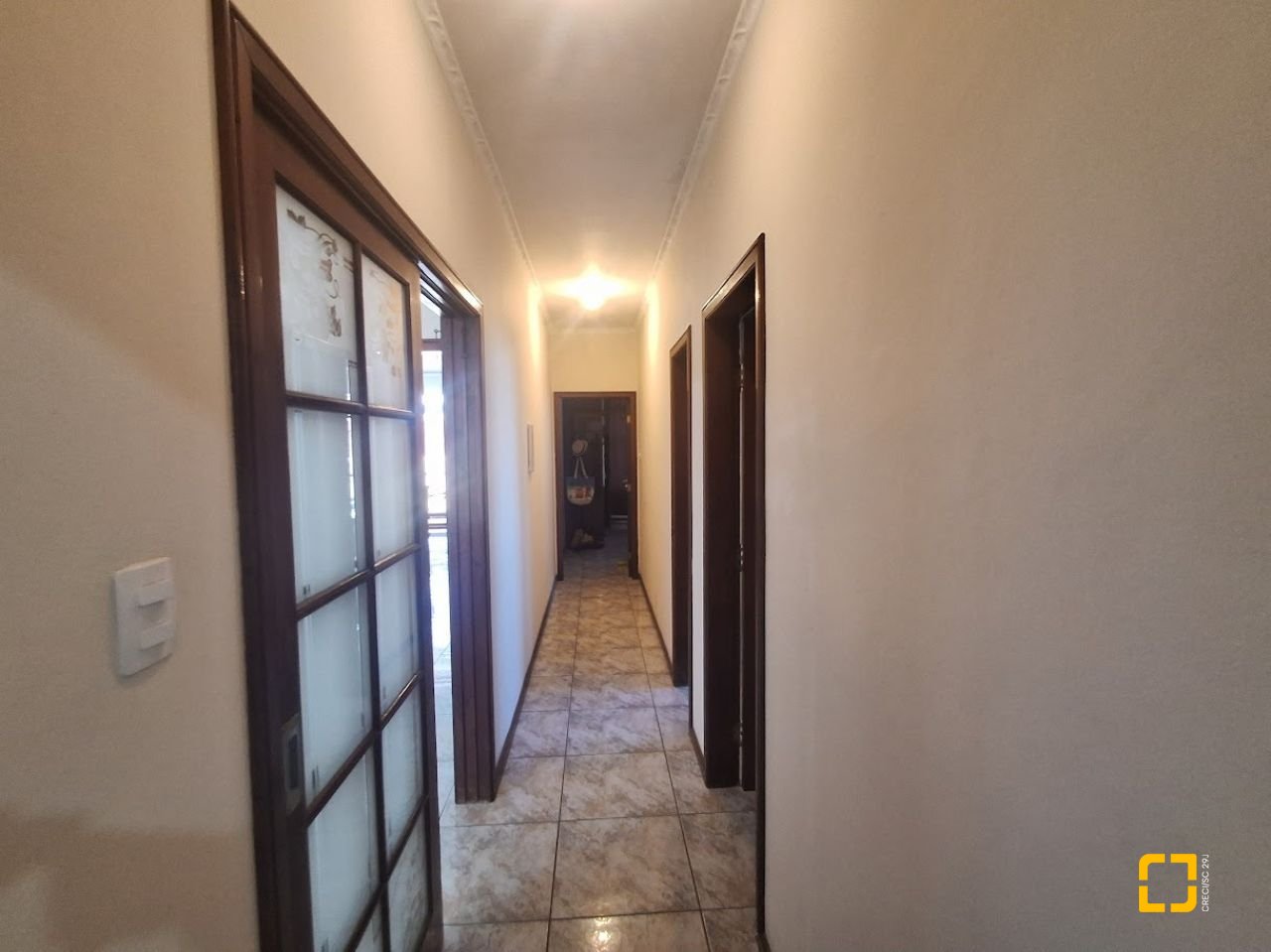 Casa com 263m², 8 quartos (sendo 3 suítes), 3 garagens, no bairro Itaguaçu em Florianópolis