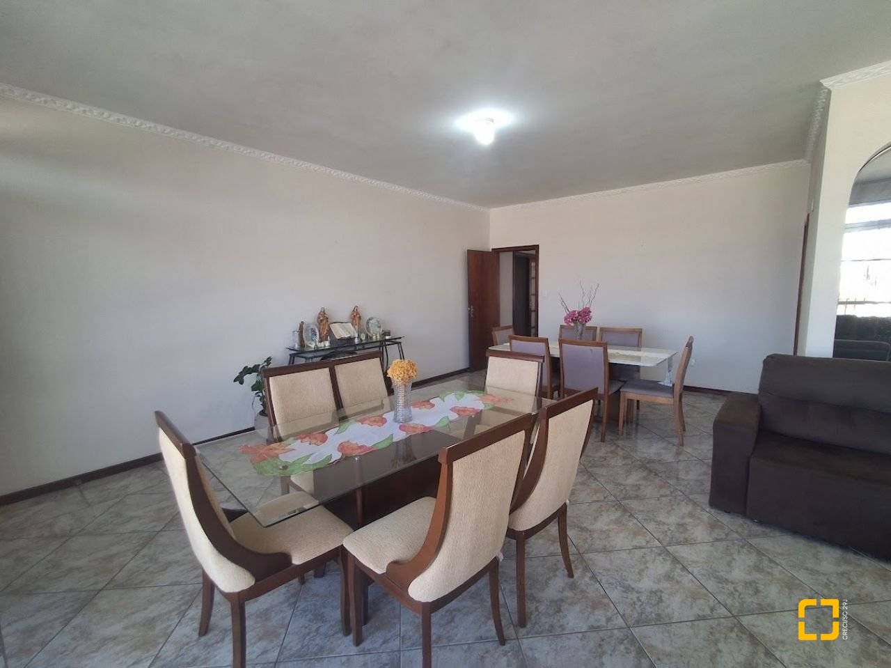 Casa com 263m², 8 quartos (sendo 3 suítes), 3 garagens, no bairro Itaguaçu em Florianópolis