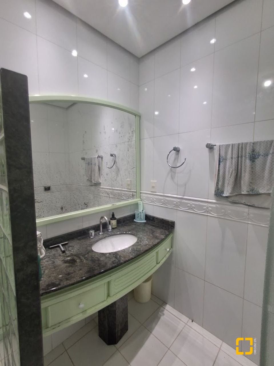 Casa com 263m², 8 quartos (sendo 3 suítes), 3 garagens, no bairro Itaguaçu em Florianópolis