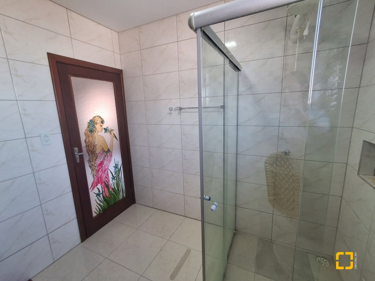 Casa com 263m², 8 quartos (sendo 3 suítes), 3 garagens, no bairro Itaguaçu em Florianópolis