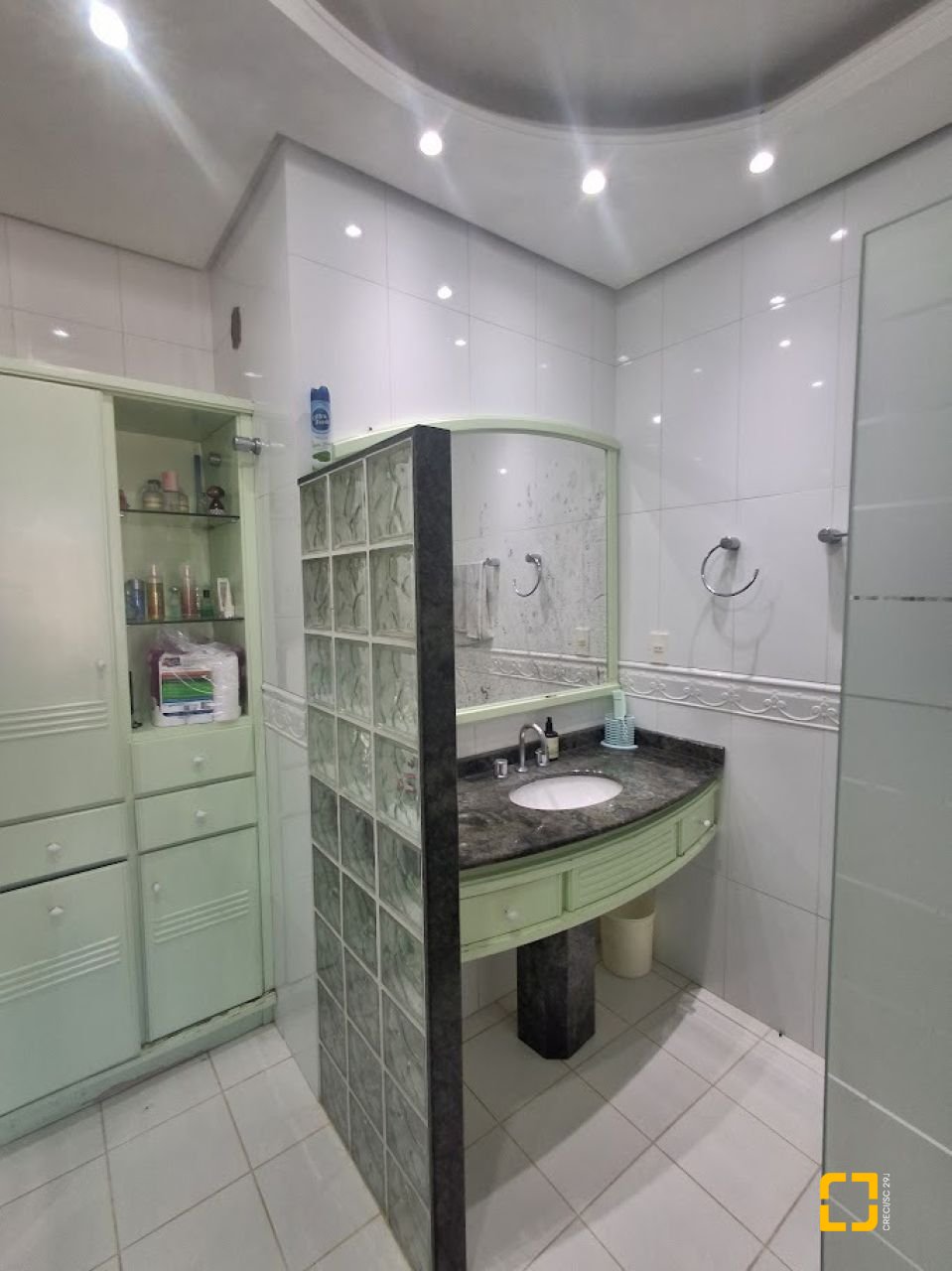Casa com 263m², 8 quartos (sendo 3 suítes), 3 garagens, no bairro Itaguaçu em Florianópolis