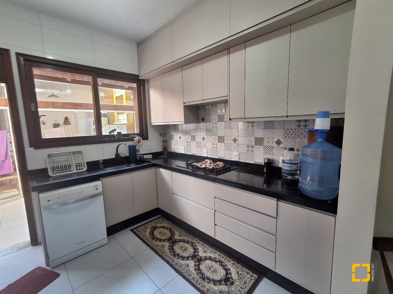 Casa com 263m², 8 quartos (sendo 3 suítes), 3 garagens, no bairro Itaguaçu em Florianópolis