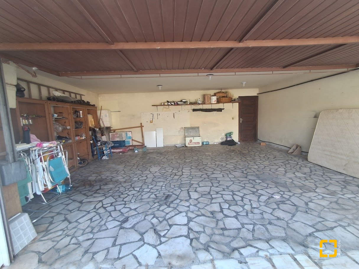 Casa com 263m², 8 quartos (sendo 3 suítes), 3 garagens, no bairro Itaguaçu em Florianópolis