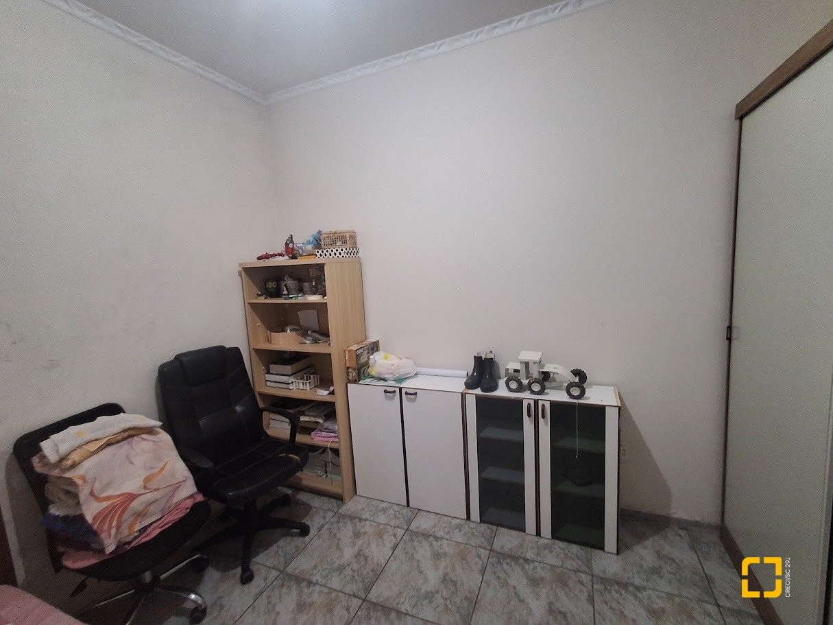 Casa com 263m², 8 quartos (sendo 3 suítes), 3 garagens, no bairro Itaguaçu em Florianópolis