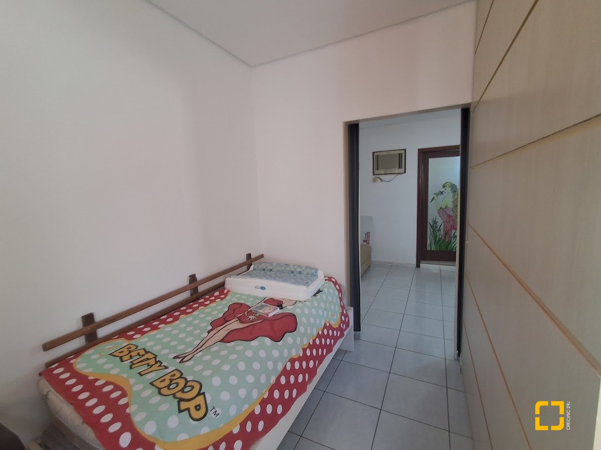 Casa com 263m², 8 quartos (sendo 3 suítes), 3 garagens, no bairro Itaguaçu em Florianópolis