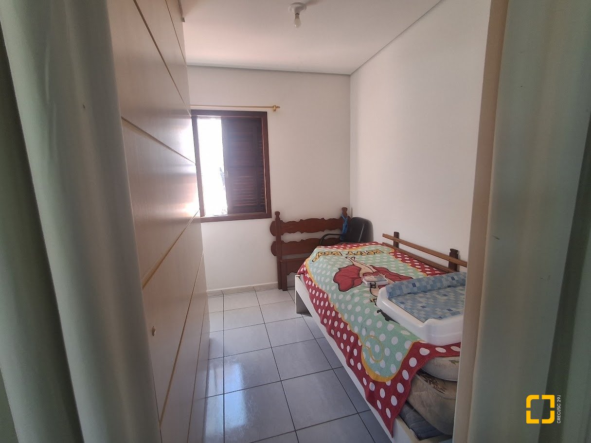 Casa com 263m², 8 quartos (sendo 3 suítes), 3 garagens, no bairro Itaguaçu em Florianópolis
