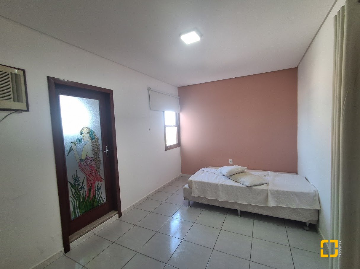 Casa com 263m², 8 quartos (sendo 3 suítes), 3 garagens, no bairro Itaguaçu em Florianópolis