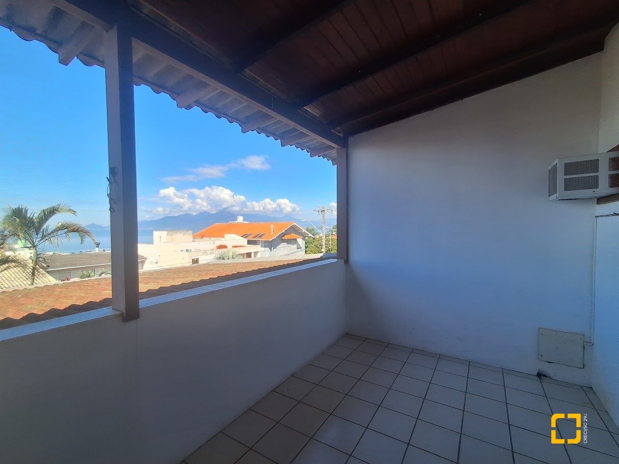 Casa com 263m², 8 quartos (sendo 3 suítes), 3 garagens, no bairro Itaguaçu em Florianópolis