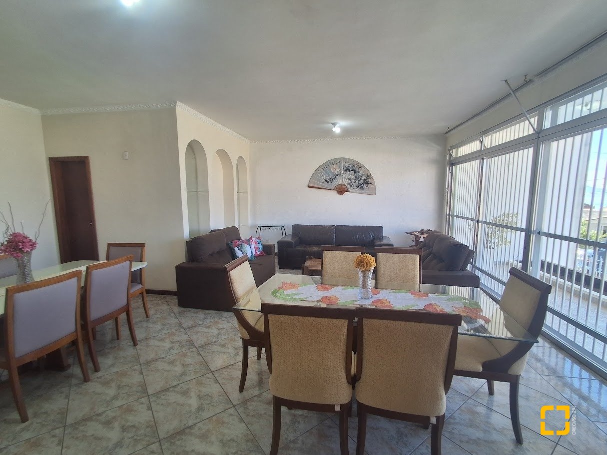Casa com 263m², 8 quartos (sendo 3 suítes), 3 garagens, no bairro Itaguaçu em Florianópolis