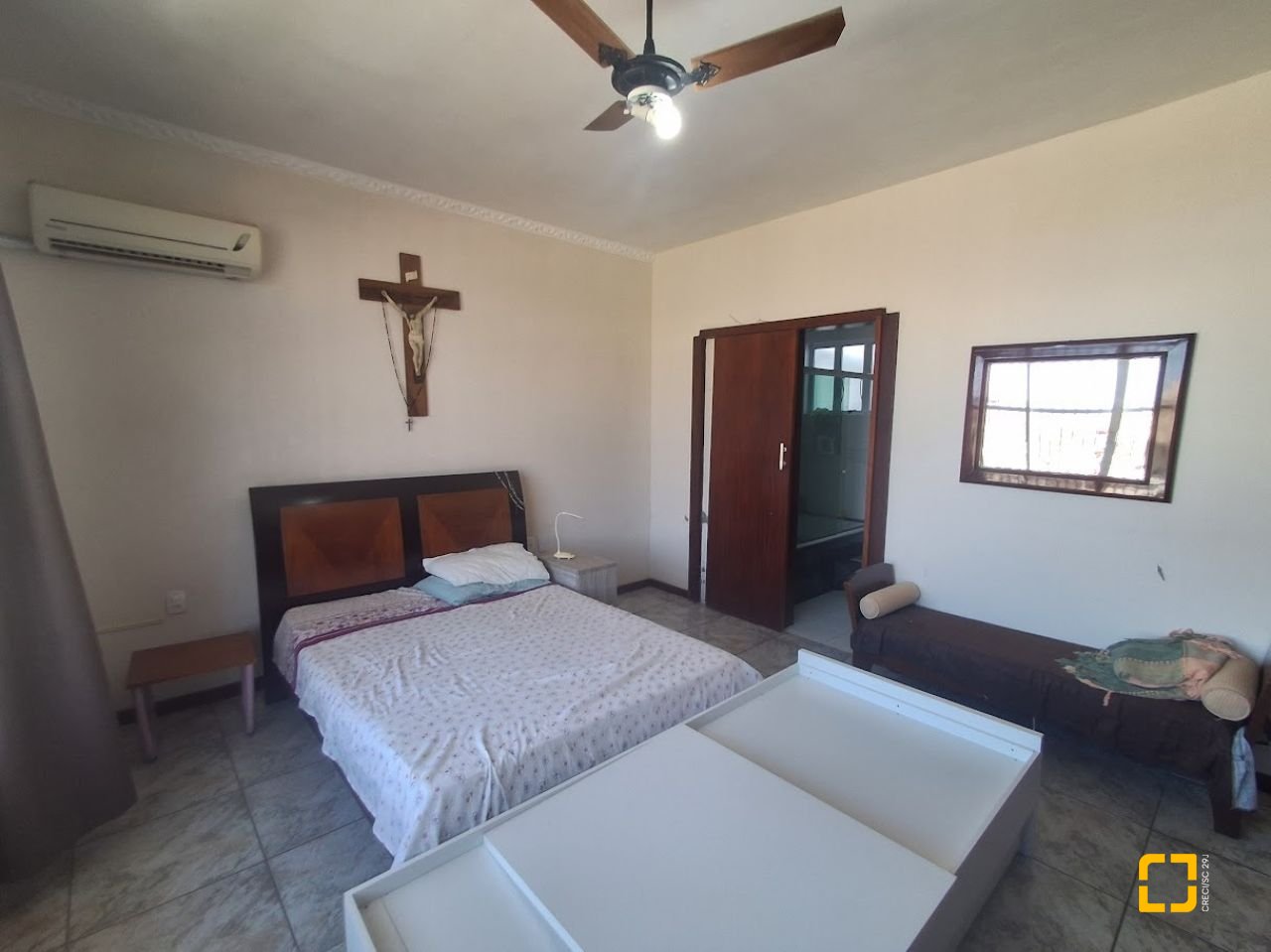 Casa com 263m², 8 quartos (sendo 3 suítes), 3 garagens, no bairro Itaguaçu em Florianópolis