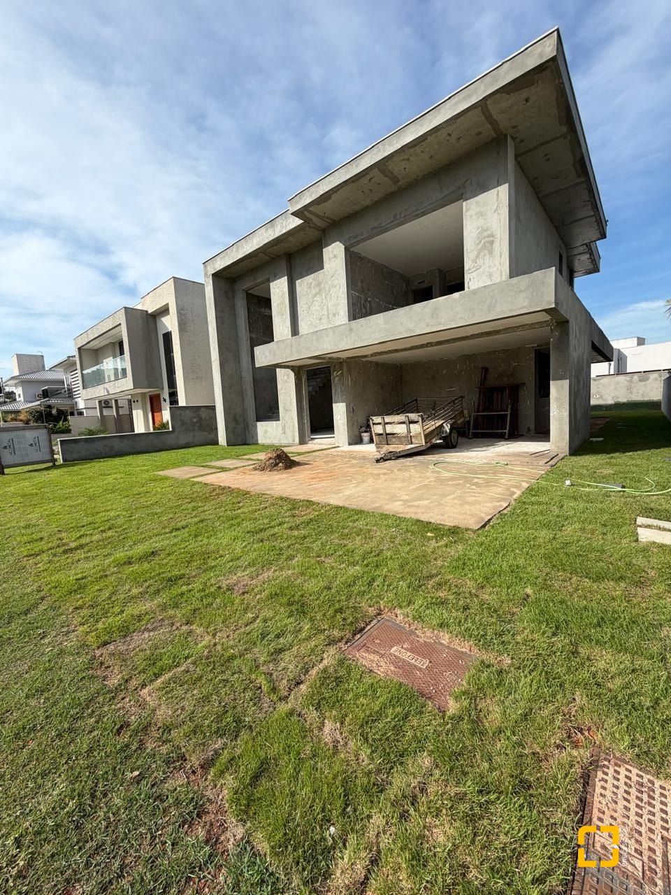 Casa de Condomínio com 241m², 4 quartos (sendo 1 suíte), 2 garagens, no bairro Rio Vermelho em Florianópolis