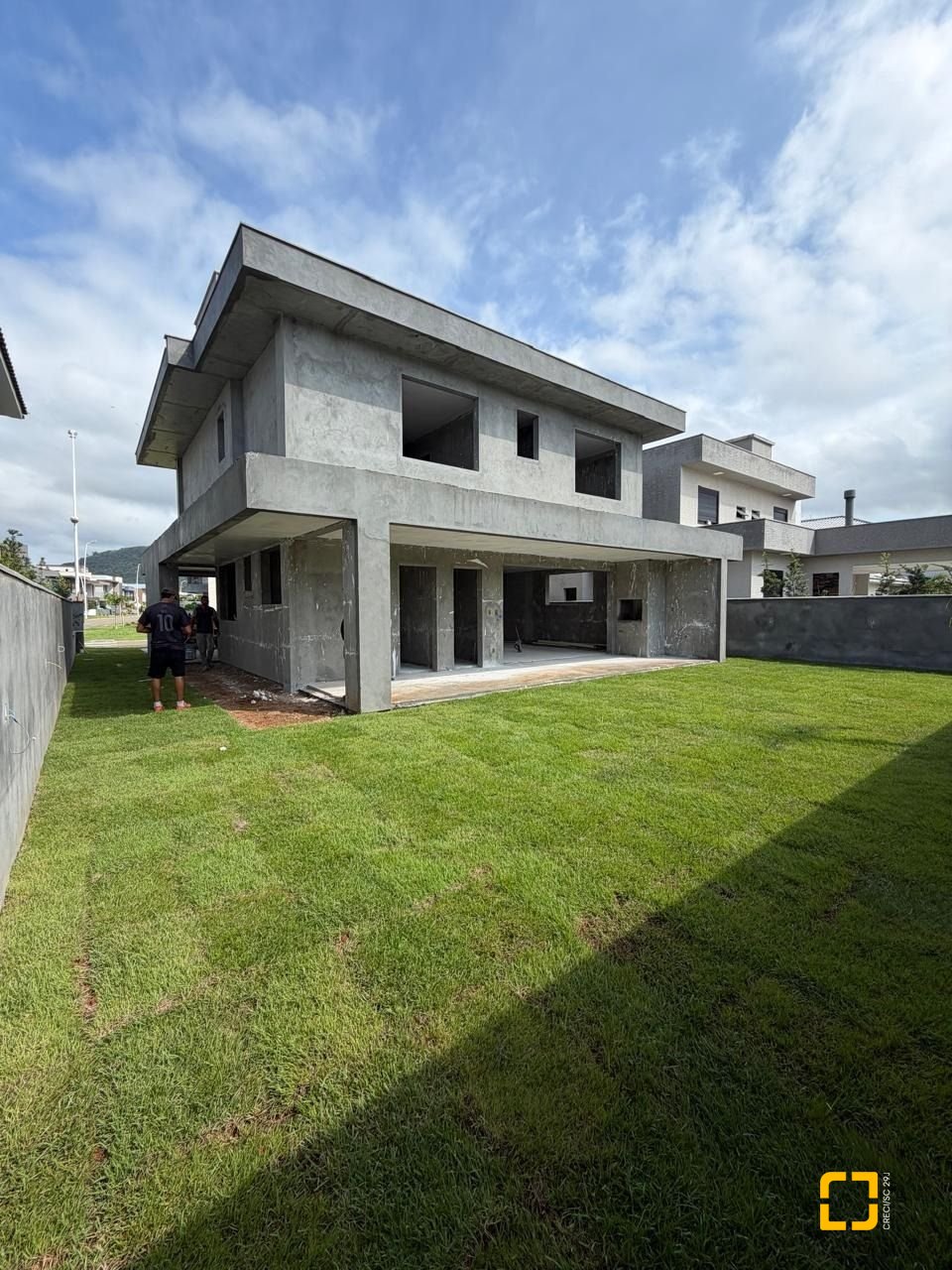 Casa de Condomínio com 241m², 4 quartos (sendo 1 suíte), 2 garagens, no bairro Rio Vermelho em Florianópolis