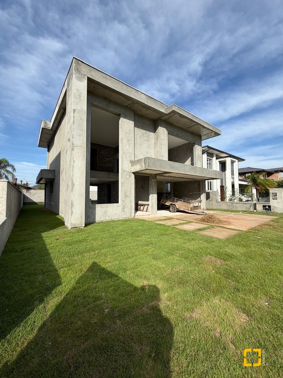 Casa de Condomínio com 241m², 4 quartos (sendo 1 suíte), 2 garagens, no bairro Rio Vermelho em Florianópolis