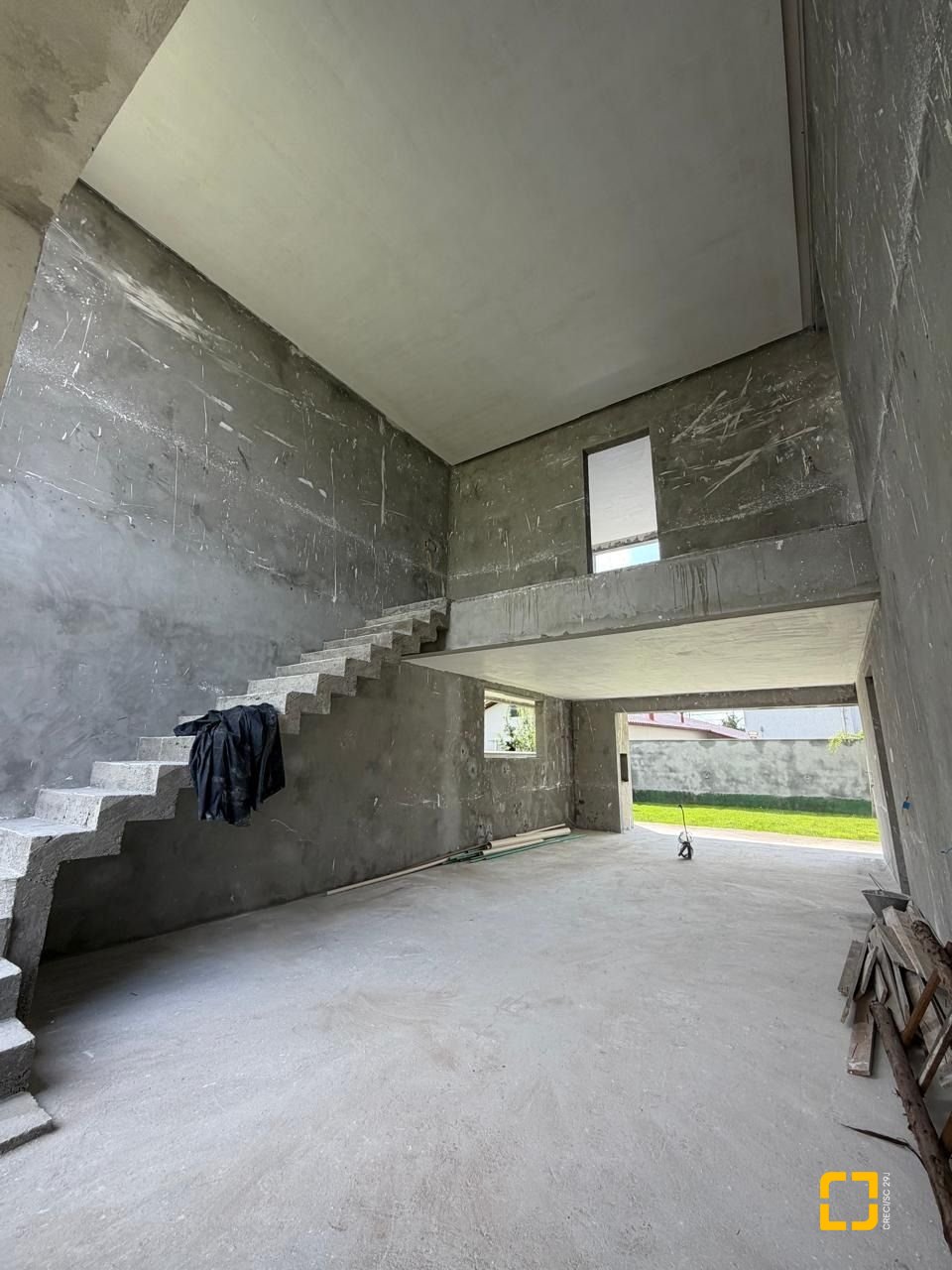 Casa de Condomínio com 241m², 4 quartos (sendo 1 suíte), 2 garagens, no bairro Rio Vermelho em Florianópolis