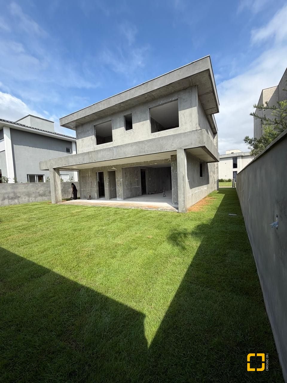 Casa de Condomínio com 241m², 4 quartos (sendo 1 suíte), 2 garagens, no bairro Rio Vermelho em Florianópolis