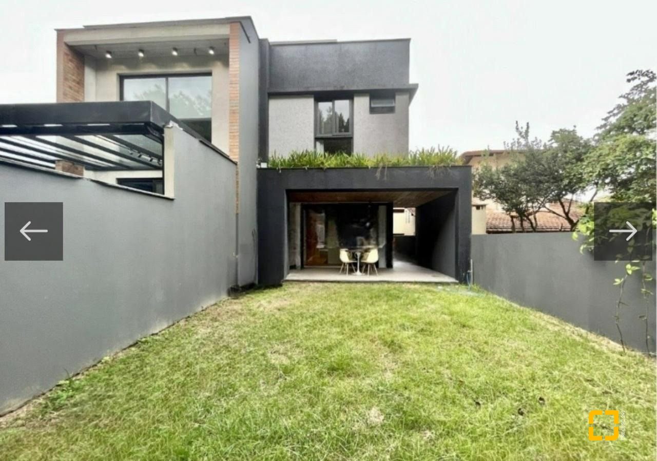 Casa com 173m², 6 quartos (sendo 3 suítes), 3 garagens, no bairro Campeche em Florianópolis