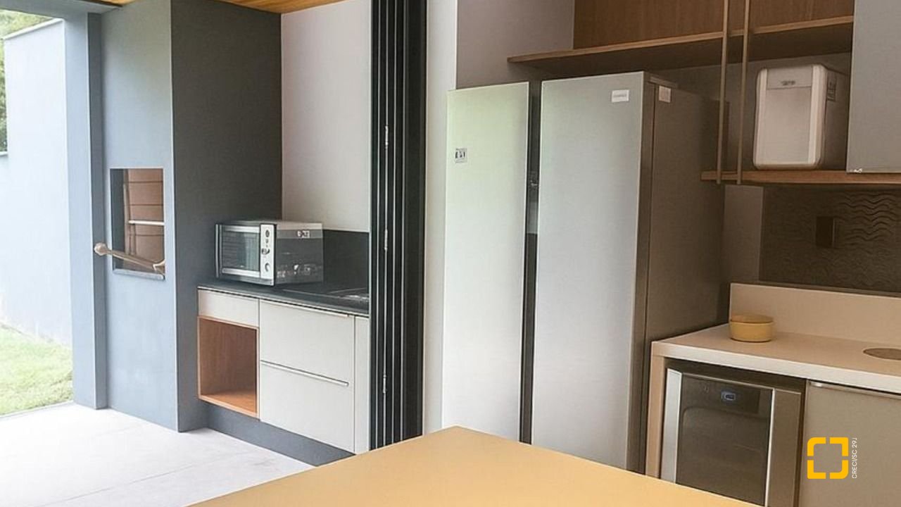 Casa com 173m², 6 quartos (sendo 3 suítes), 3 garagens, no bairro Campeche em Florianópolis