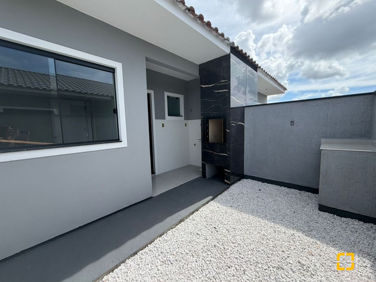 Casa com 50m², 2 quartos, 1 garagem, no bairro Nova Palhoça em Palhoça