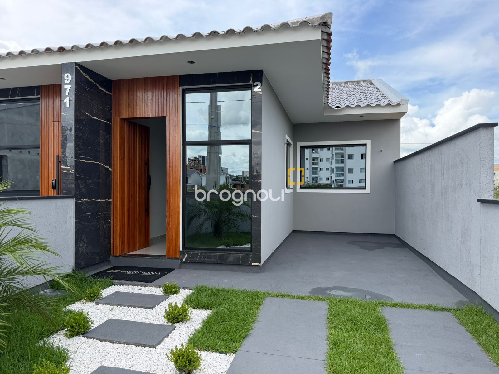 Casa com 50m², 2 quartos, 1 garagem, no bairro Nova Palhoça em Palhoça