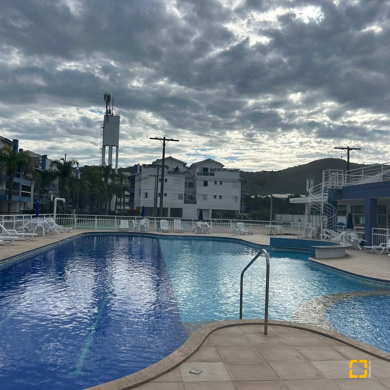Apartamento com 270m², 6 quartos (sendo 2 suítes), 3 garagens, no bairro Ingleses em Florianópolis