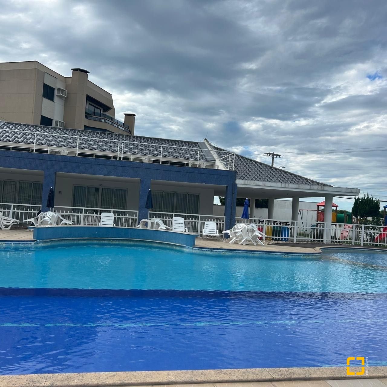 Apartamento com 270m², 6 quartos (sendo 2 suítes), 3 garagens, no bairro Ingleses em Florianópolis