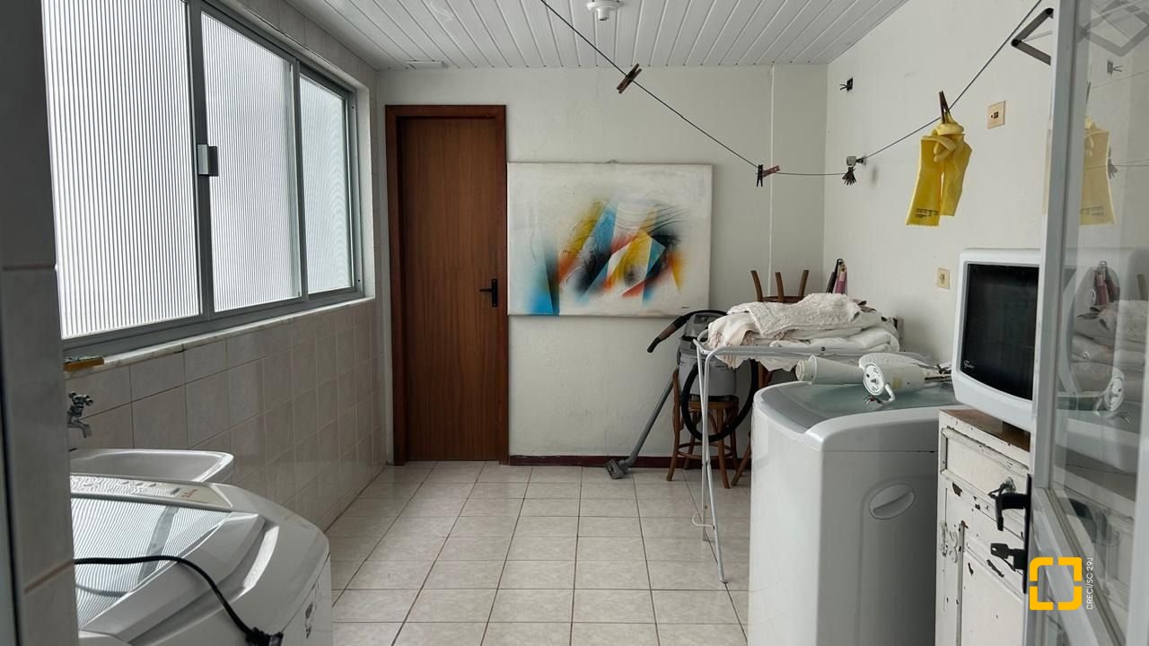 Apartamento com 270m², 6 quartos (sendo 2 suítes), 3 garagens, no bairro Ingleses em Florianópolis