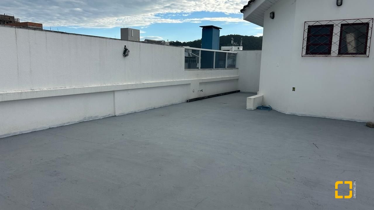 Apartamento com 270m², 6 quartos (sendo 2 suítes), 3 garagens, no bairro Ingleses em Florianópolis