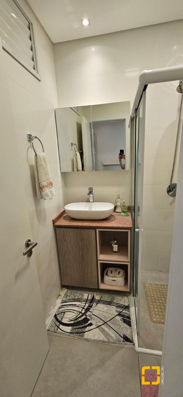 Apartamento com 63m², 3 quartos (sendo 1 suíte), 1 garagem, no bairro Trindade em Florianópolis