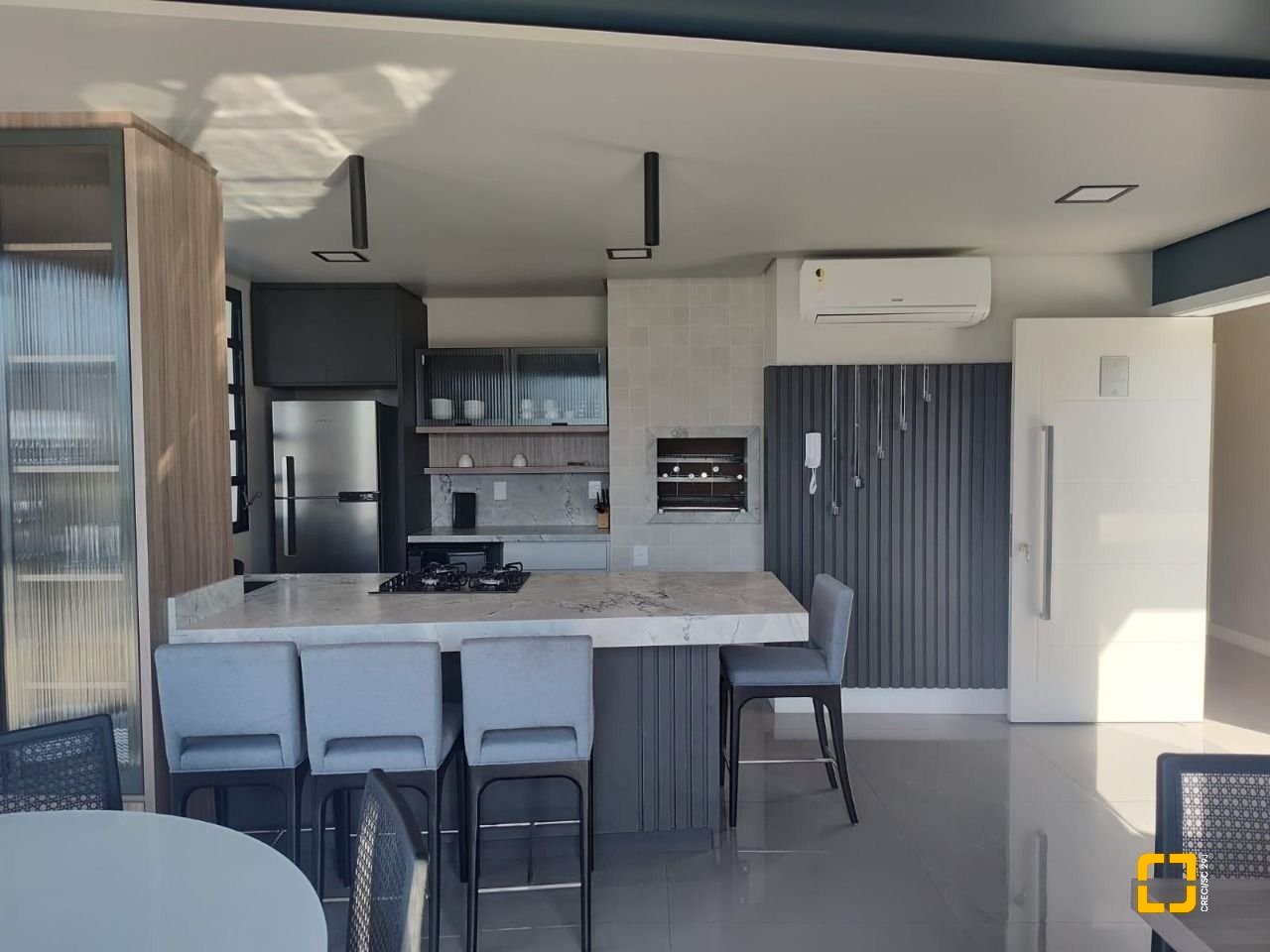 Apartamento com 63m², 3 quartos (sendo 1 suíte), 1 garagem, no bairro Trindade em Florianópolis