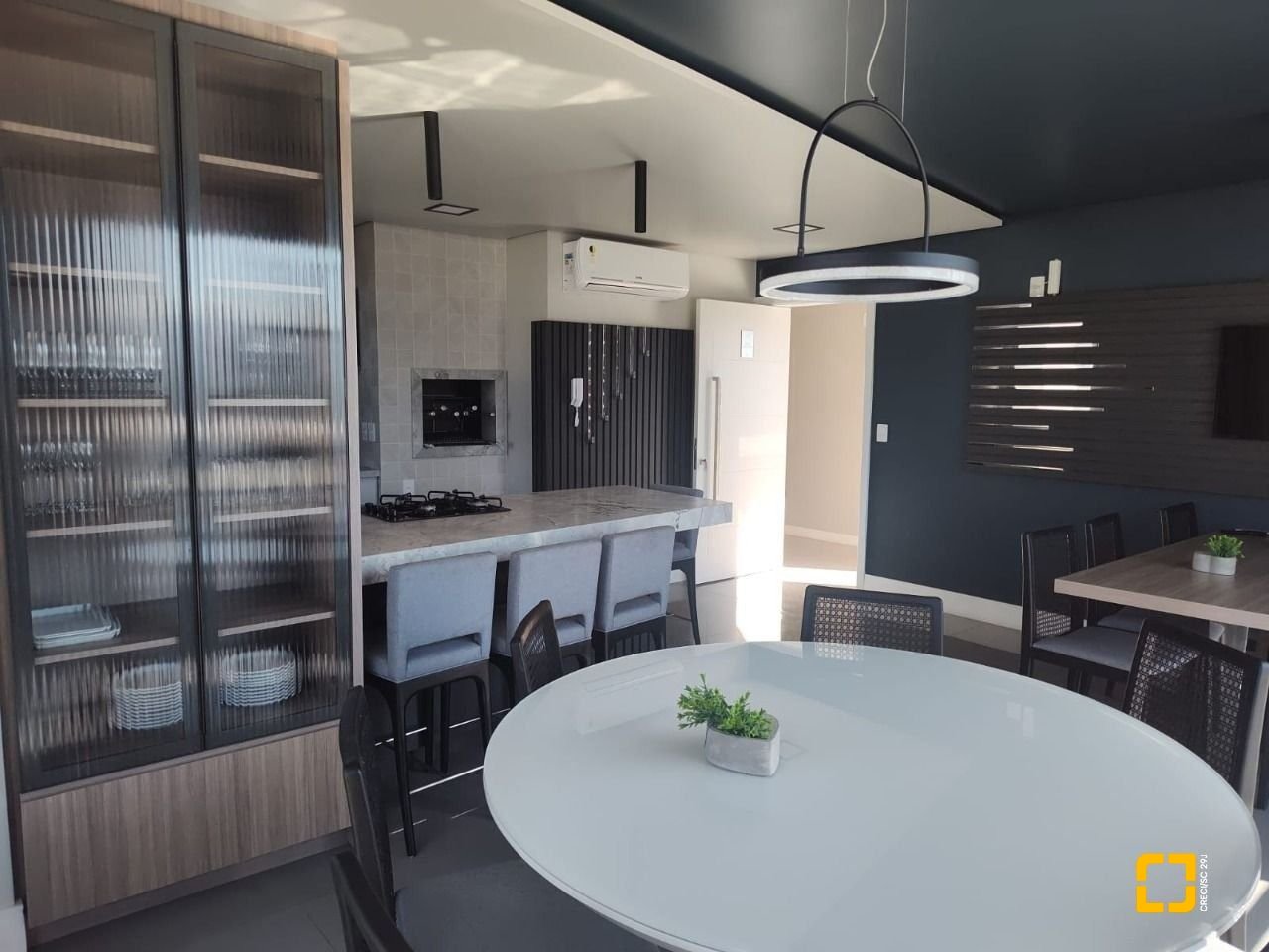 Apartamento com 63m², 3 quartos (sendo 1 suíte), 1 garagem, no bairro Trindade em Florianópolis