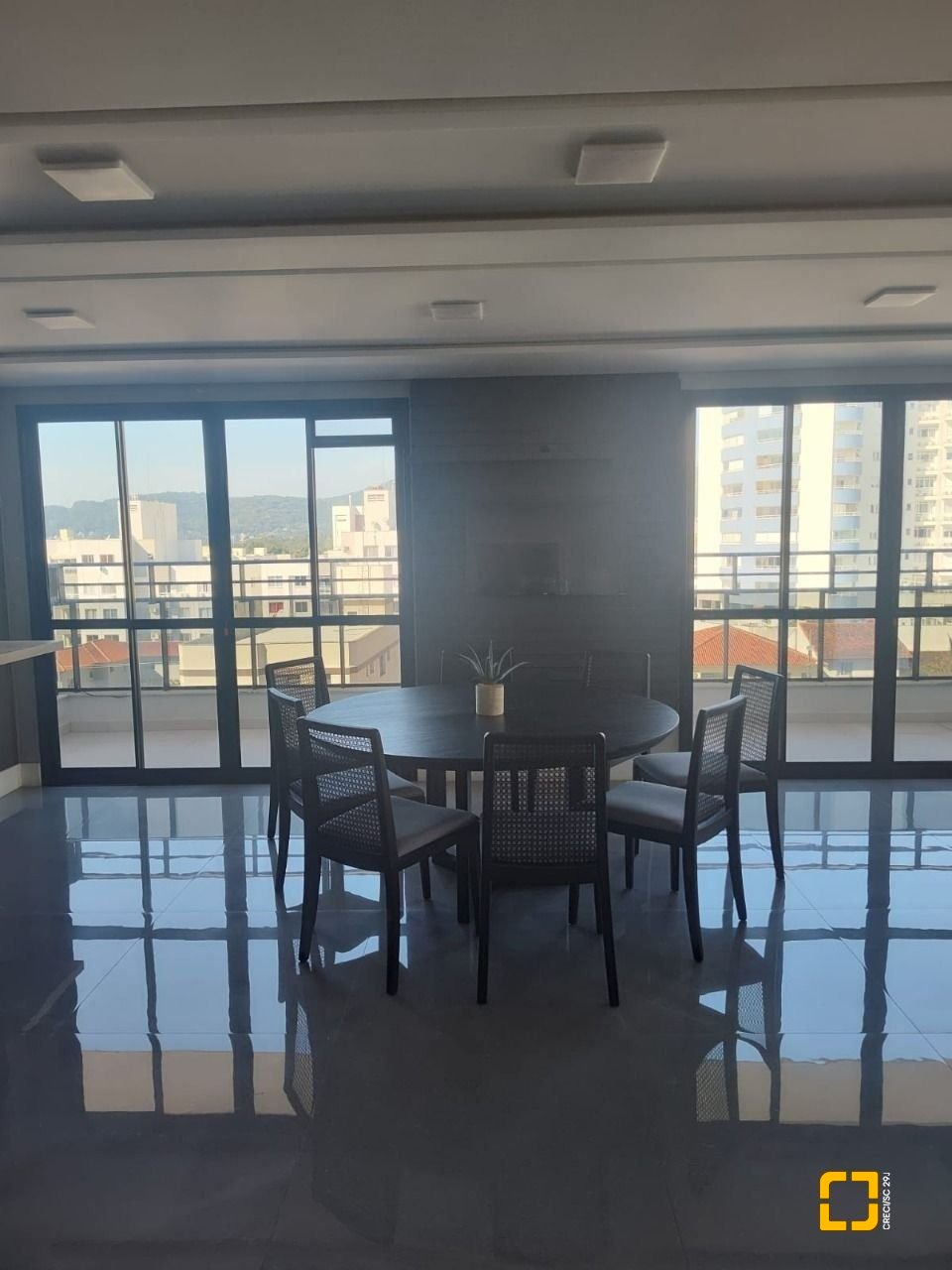 Apartamento com 63m², 3 quartos (sendo 1 suíte), 1 garagem, no bairro Trindade em Florianópolis