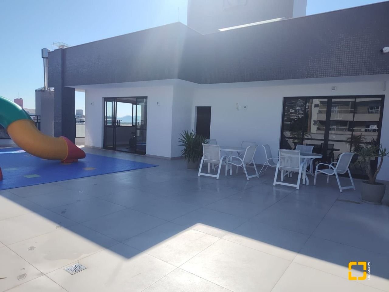 Apartamento com 63m², 3 quartos (sendo 1 suíte), 1 garagem, no bairro Trindade em Florianópolis