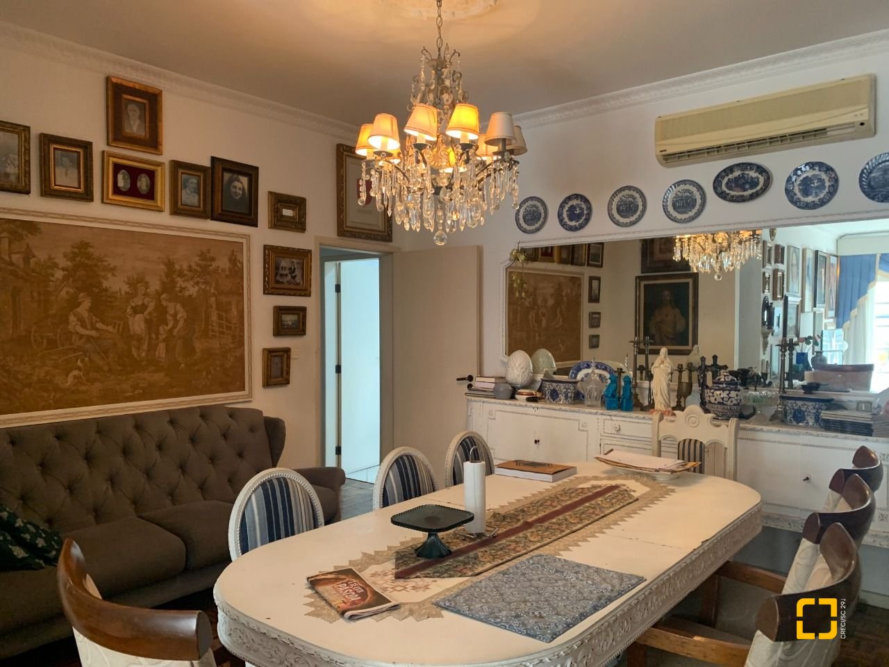Apartamento com 176m², 5 quartos (sendo 1 suíte), 1 garagem, no bairro Centro em Florianópolis