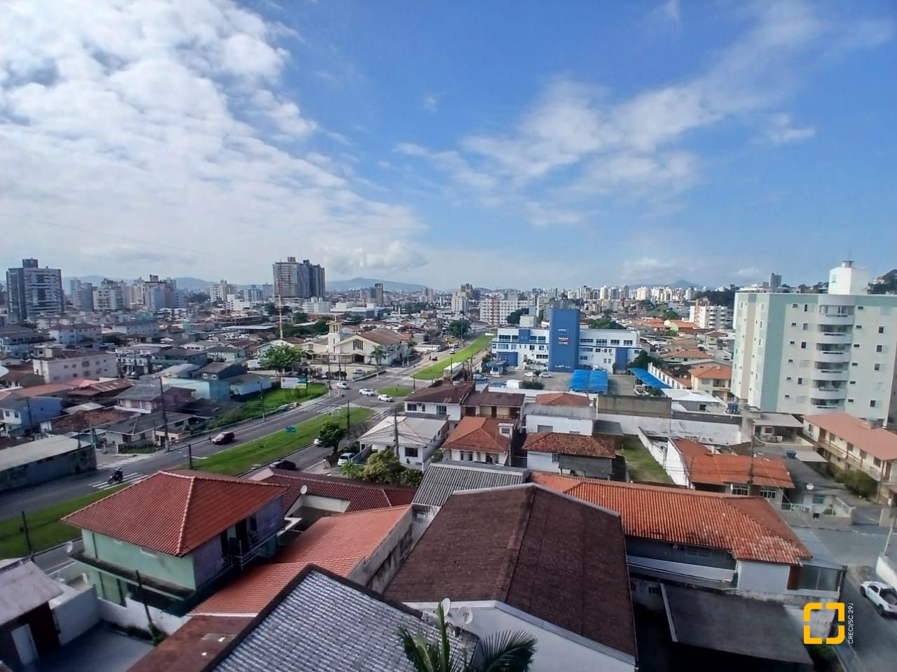 Apartamento com 76m², 2 quartos (sendo 1 suíte), 1 garagem, no bairro Bela Vista em São José