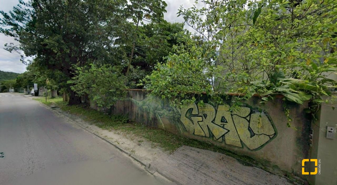 Terreno com 863m², no bairro João Paulo em Florianópolis