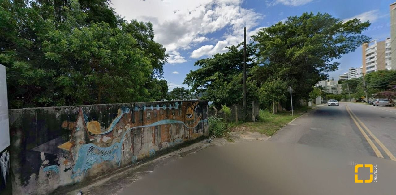Terreno com 863m², no bairro João Paulo em Florianópolis