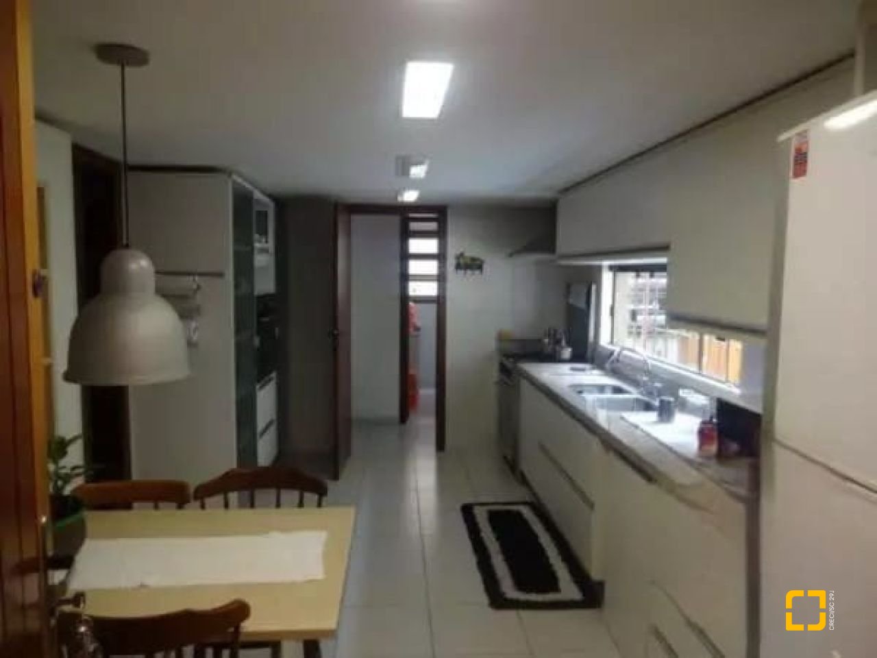 Casa com 542m², 6 quartos (sendo 3 suítes), 4 garagens, no bairro Itaguaçu em Florianópolis