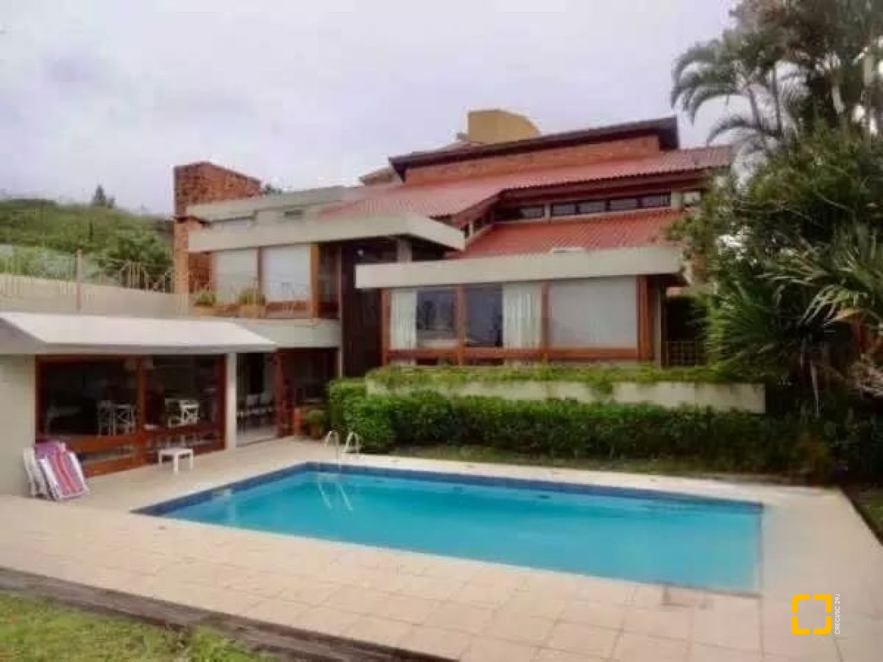 Casa com 542m², 6 quartos (sendo 3 suítes), 4 garagens, no bairro Itaguaçu em Florianópolis